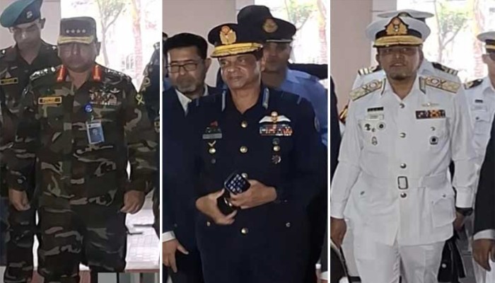 ​সিইসির সঙ্গে তিন বাহিনীর প্রধানের বৈঠক