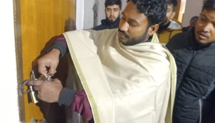 ​রাবিতে পদত্যাগের দাবিতে আওয়ামীপন্থি ডিনদের কার্যালয়ে তালা