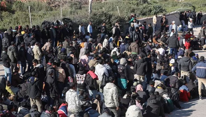 ​গ্রিস উপকূলে নৌকা থেকে উদ্ধার অভিবাসীদের মধ্যে ৪৩৭ জনই বাংলাদেশি