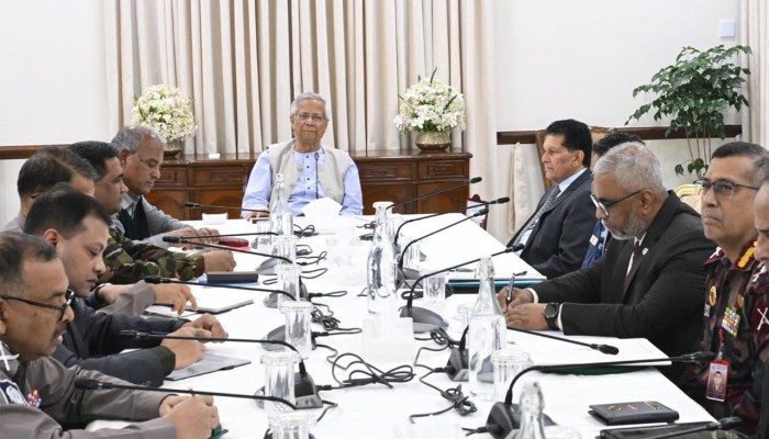 আইনশৃঙ্খলা স্বাভাবিক রাখতে কঠোর নির্দেশ প্রধান উপদেষ্টার