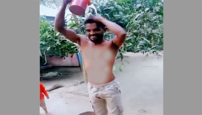 স্ত্রীর সঙ্গে বিচ্ছেদের পর দুধ দিয়ে গোসল