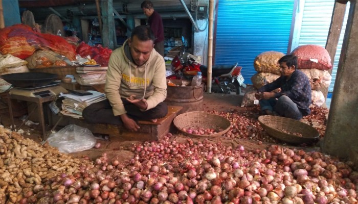​হিলি বন্দর বাজারে পেঁয়াজের কেজি ৩০ টাকা