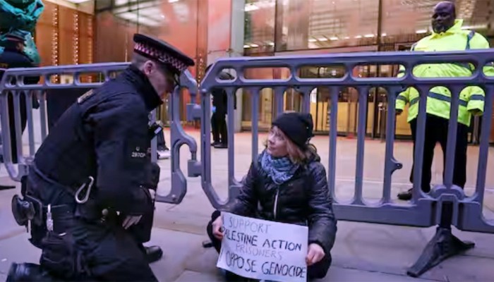 ​ফিলিস্তিনের পক্ষে বিক্ষোভ, লন্ডনে গ্রেটা থুনবার্গ গ্রেপ্তার