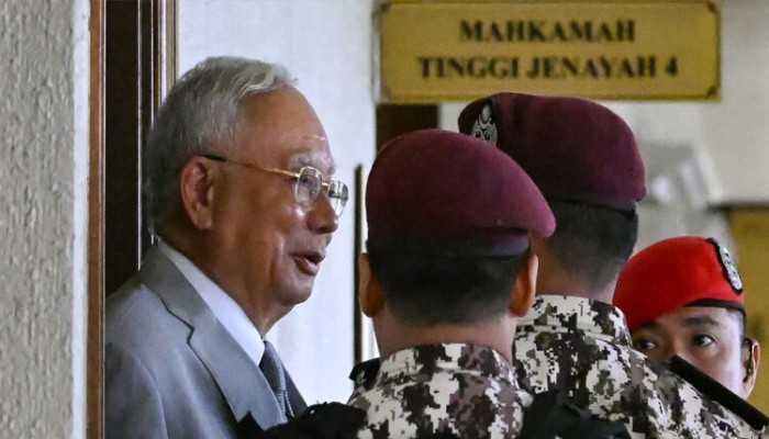 ​মালয়েশিয়ার ক্ষমতাধর নেতা নাজিব রাজাক: প্রধানমন্ত্রী থেকে কারাগারে