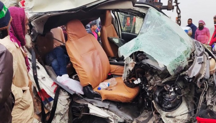 ট্রাক-অ্যাম্বুলেন্স সংঘর্ষে নিহত ৩