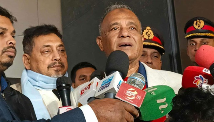 ​নির্বাচনকে টার্গেট করে অবৈধ অস্ত্র ঢুকছে: স্বরাষ্ট্র উপদেষ্টা