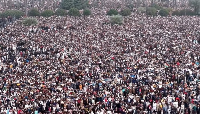 ​লোকে-লোকারণ্য মানিক মিয়া অ্যাভিনিউ