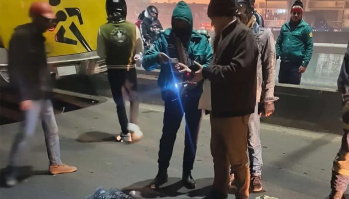 ​খিলগাঁও ফ্লাইওভারে কাভার্ডভ্যানের চাপায় পুলিশ সদস্য নিহত