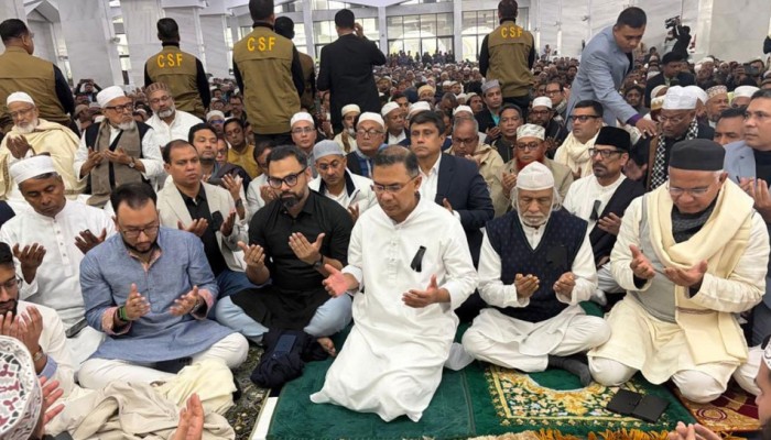 ​খালেদা জিয়ার মাগফিরাত কামনায় আজাদ মসজিদে দোয়া মাহফিল