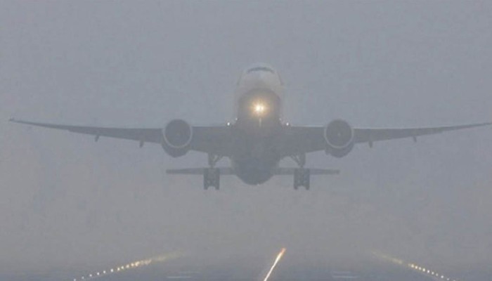 ​কুয়াশায় চক্কর দিতে দিতে দেরিতে নামছে ফ্লাইট, একটি গেছে কলকাতা