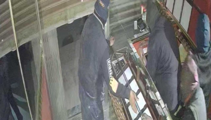 রাজধানীর মোহাম্মদপুরে স্বর্ণের দোকানে দুর্ধর্ষ চুরি: ৭০ ভরি স্বর্ণ ও ৬০০ ভরি রুপা লুট