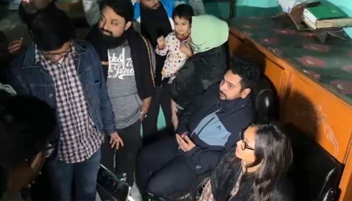 ​সুরভীর বাসায় নাহিদ ইসলাম