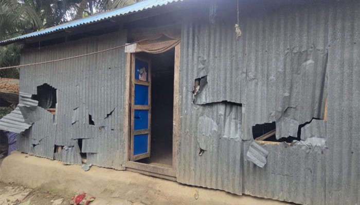 ​আ. লীগ ছেড়ে বিএনপিতে যোগ দিয়ে নেতাকর্মীর বাড়িতে হামলা