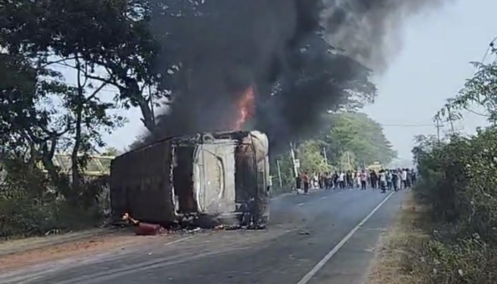 ​চলন্ত বাসে আগুন, নিহত ৪