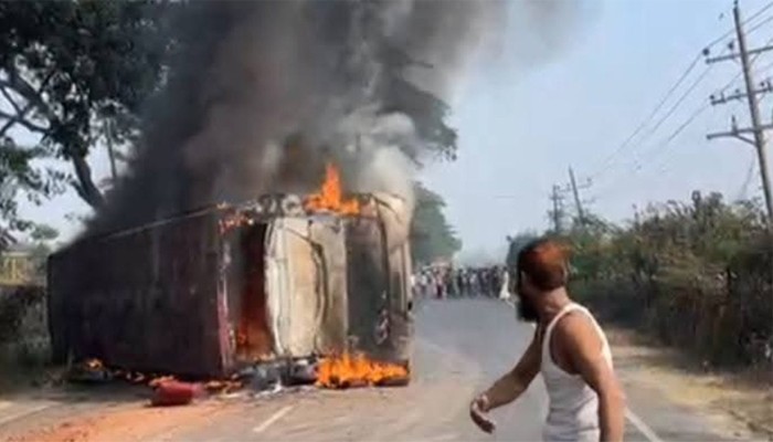 ​দাউদকান্দিতে তিন যানে সংঘর্ষ : নিহত ৪, আহত ২১