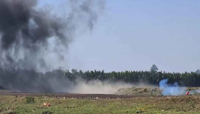 ​সীমান্তের ওপারে তিনদিন ধরে চলছে গোলাগুলি, এপারে আতঙ্ক