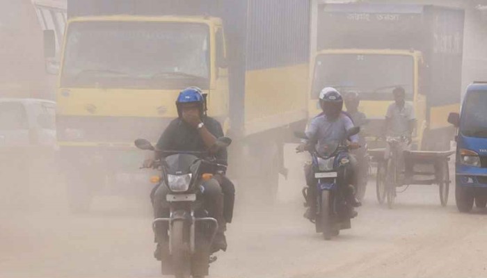 ​দূষিত শহরের তালিকায় আজ শীর্ষে ঢাকা