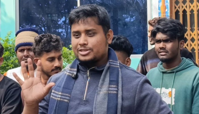 ​গণভোটে ‘হ্যাঁ’ ভোট দিলে দুবারের বেশি কেউ প্রধানমন্ত্রী হতে পারবে না: হাসনাত