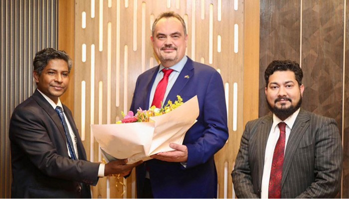 ​ঢাকায় এসেছেন নতুন মার্কিন রাষ্ট্রদূত ব্রেন্ট ক্রিস্টেনসেন