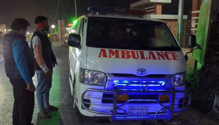 ​অ্যাম্বুলেন্স আটকে রোগী ছিনতাইয়ের চেষ্টা, পথেই প্রাণ গেল বৃদ্ধের
