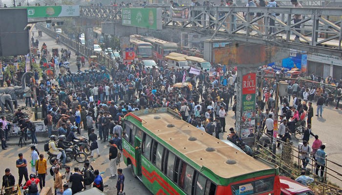 টেকনিক্যাল-তাঁতীবাজার অবরোধ ছেড়ে সায়েন্সল্যাবে আসছেন শিক্ষার্থীরা