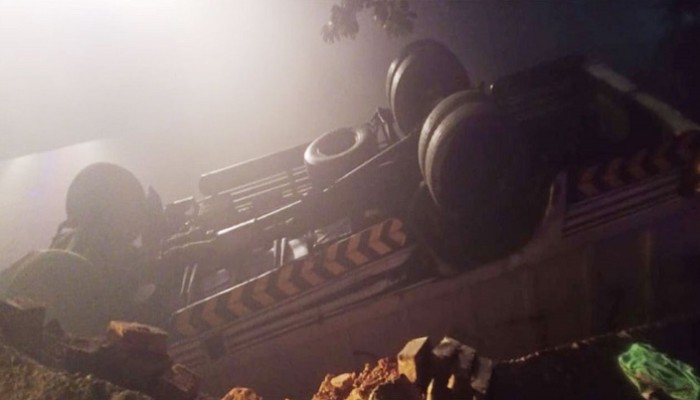 পাকিস্তানে ট্রাক খালে পড়ে এক পরিবারের ১৪ জন নিহত