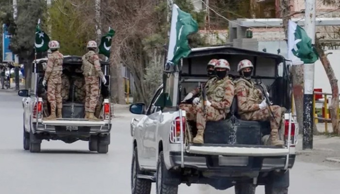 পাকিস্তানে ব্যাংক ও পুলিশ স্টেশনে ব্যাপক হামলা, নিহত ১২