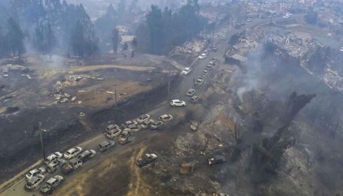​দাবানলে পুড়ছে চিলি: ঘর ছেড়ে পালাচ্ছে মানুষ