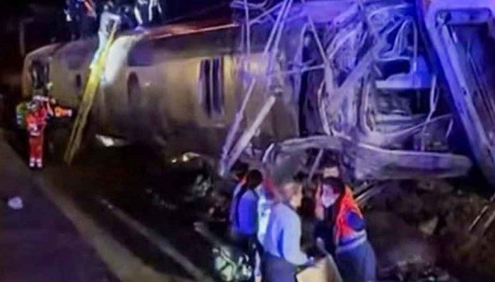 ​স্পেনে দ্রুতগতির দুই ট্রেনের ভয়াবহ সংঘর্ষ, নিহত ২১