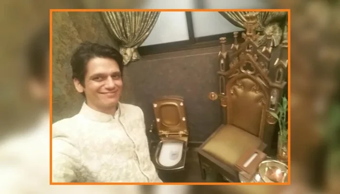 ​অমিতাভের ‘গোল্ডেন টয়লেটে’ বিজয়ের সেলফি