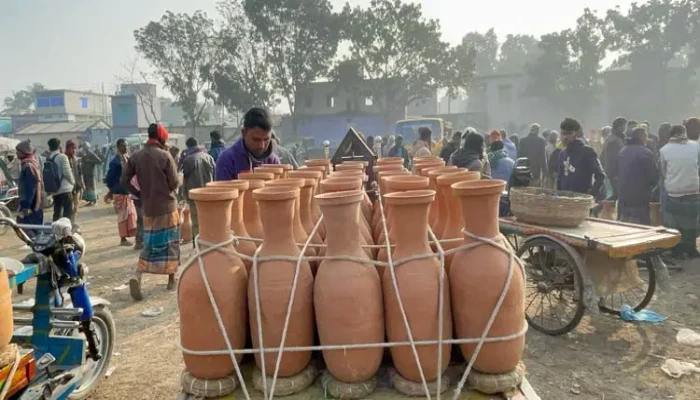 ​চুয়াডাঙ্গার সরোজগঞ্জে প্রতি হাটে বিক্রি হয় ২ কোটি টাকার গুড়