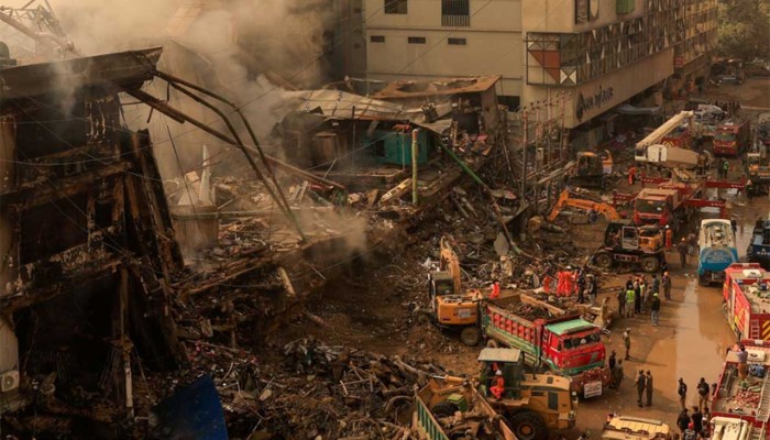 করাচির গুল প্লাজায় ভয়াবহ আগুন: মৃত বেড়ে ২৩, নিখোঁজ ৩৮