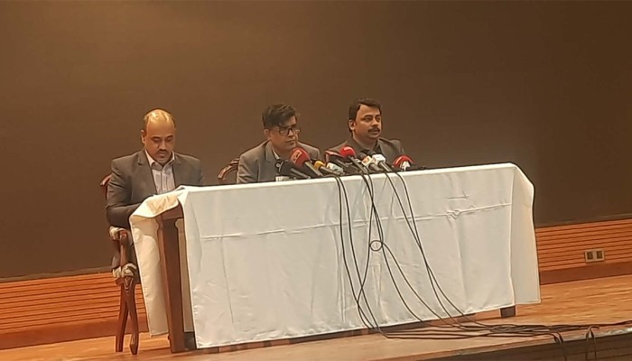 ​লুট হওয়া অস্ত্র উদ্ধার করার তাগিদ প্রধান উপদেষ্টার