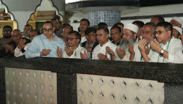 শাহজালালের মাজার জিয়ারত করলেন তারেক রহমান