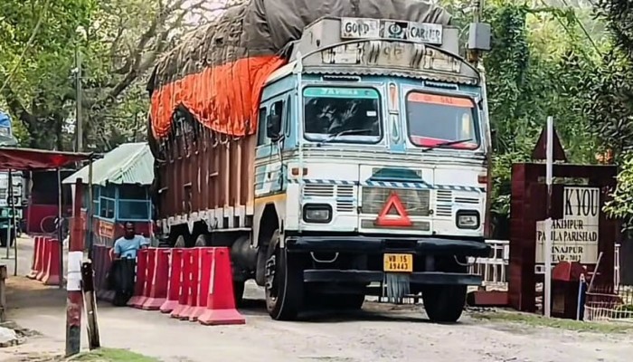 ​৫২ দিন পর হিলি বন্দরে চাল আমদানি শুরু