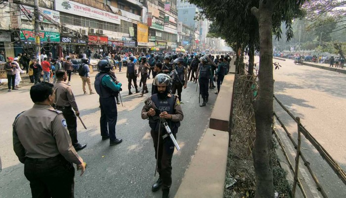 ​সায়েন্সল্যাবে ঢাকা কলেজ ও আইডিয়াল কলেজ শিক্ষার্থীদের মধ্যে সংঘর্ষ