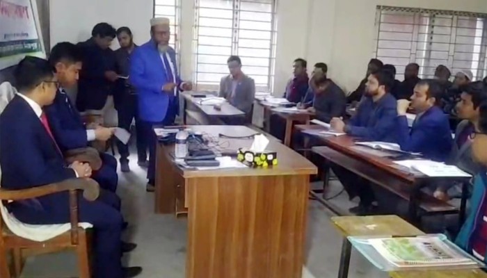 ​হিলিতে ভোটগ্রহণ কর্মকর্তাদের প্রশিক্ষণ অনুষ্ঠিত