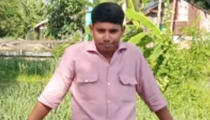 ​ফুটবল খেলতে গিয়ে প্রাণ গেল স্কুলছাত্রের