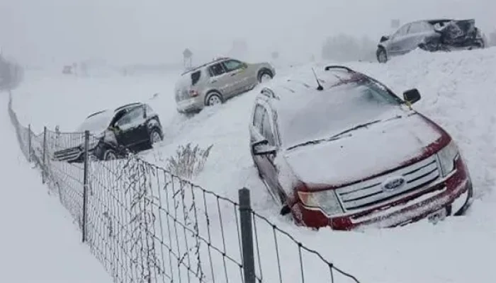 ​শীতকালীন ঝড়ে বিপর্যস্ত যুক্তরাষ্ট্র, বিদ্যুৎবিচ্ছিন্ন ১০ লাখ বাসিন্দা