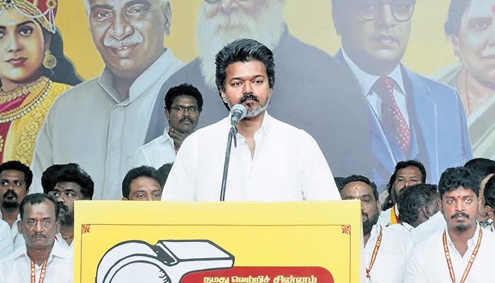 ​বিজেপির চাপে নত হবেন না বিজয়, একা লড়াইয়ের ঘোষণা