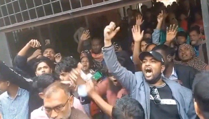 ​আদালত চত্বরে ‘জয় বাংলা’ স্লোগান, গ্রেপ্তার ৫