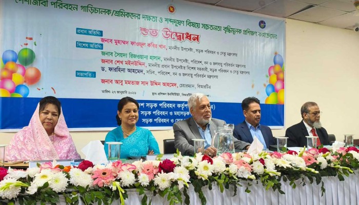 ​বিআরটিসির সব বাস থেকে কালো ধোঁয়া বের হয় : পরিবেশ উপদেষ্টা