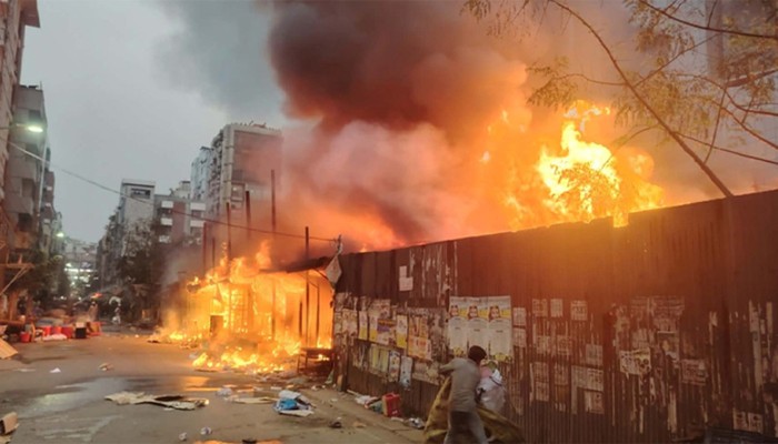 ​উত্তরা কাঁচাবাজারে আগুন