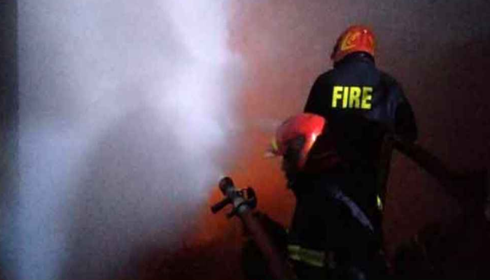 ​ঢাকায় বহুতল ভবনে আগুন