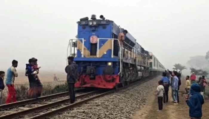 ​সোয়া ৩ ঘণ্টা পর উত্তরবঙ্গের সঙ্গে ট্রেন যোগাযোগ স্বাভাবিক