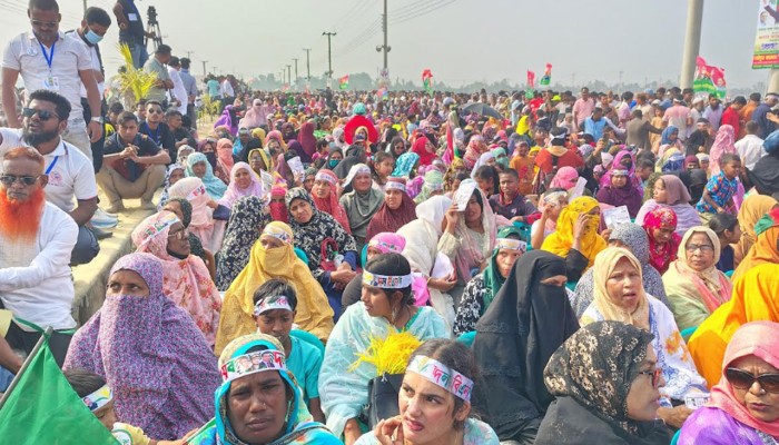 বিসিক শিল্প পার্কে জনতার ঢল