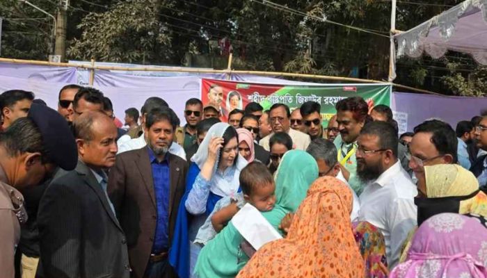 ​সুবিধাবঞ্চিত শিশুদের হাতে বই তুলে দিলেন ডা. জুবাইদা রহমান