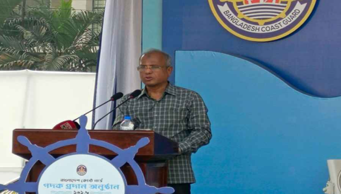 ​বাহিনীর সদস্যরা রাজনৈতিক এজেন্ডার সঙ্গে জড়িত হলে কঠোর ব্যবস্থা: স্বরাষ্ট্র উপদেষ্টা