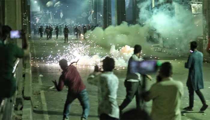 ​ইনকিলাব মঞ্চের নেতা–কর্মীদের সঙ্গে পুলিশের আবার সংঘর্ষ