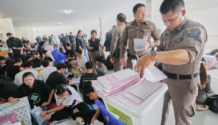 ​থাইল্যান্ডে আজ একই সঙ্গে সংসদ ও গণভোট শুরু